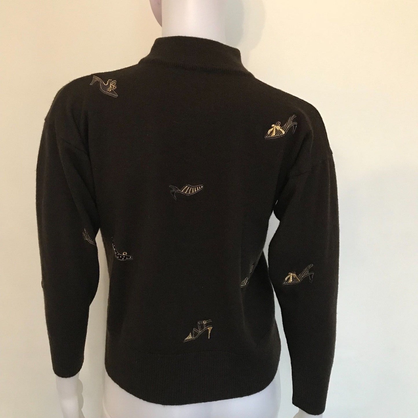 Vintage 1960s Wool Sweater With Embroidered Shoes